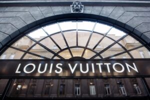 Read more about the article French luxury group LVMH’s revenue up 28% to €36.7 bn in H1 2022